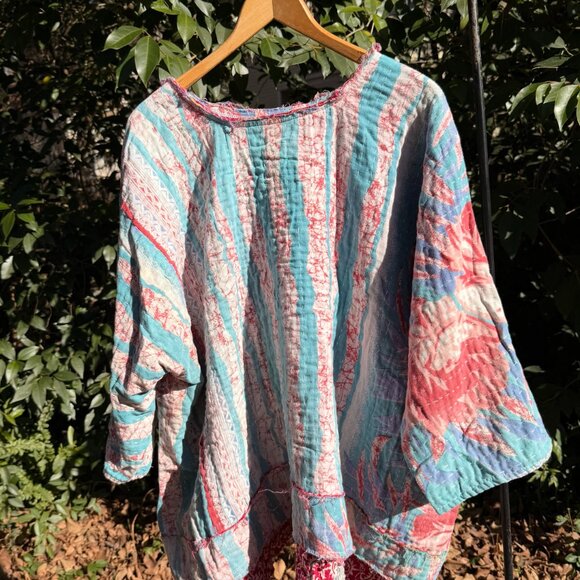 Custom Quilted Reversible Boho Top – Red & Blue Kantha-Inspired - Picture 4 of 4